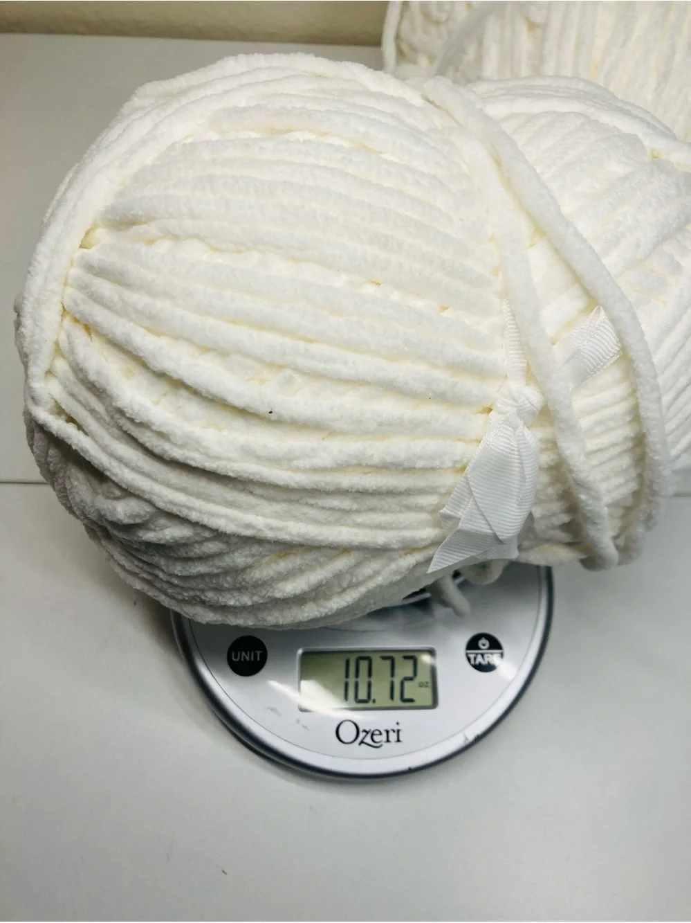 ~41.5 oz / 2 lbs 9 oz NEW Soft White Chunky Baby Blanket Yarn - 4 Skeins